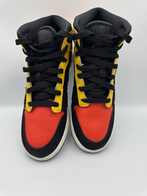 AIR JORDAN 1 MID SE AMARILLO TEAM ORANGE GS (7y/8.5 Women)