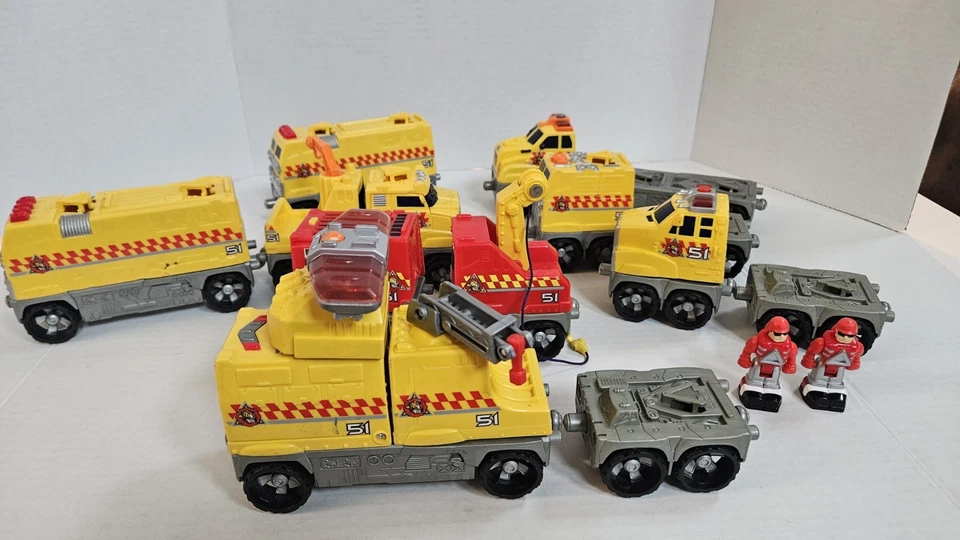 Matchbox Magna Wheels City Saver Mission Toys R Us Exclusive 2003 Partial Set - Image 2 of 4