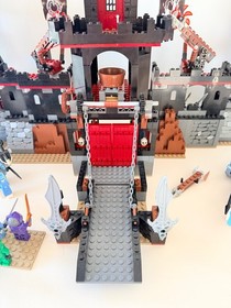 LEGO 8877 Castle - Vladek's Dark Fortress - 100% complete