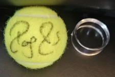 ROGER FEDERER AUTOGRAPHED  US OPEN TENNIS BALL +BALL HOLDER