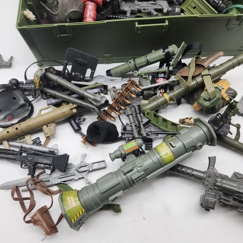 Vintage GI Joe Army Footlocker Storage Box, Rope Handles 1997 W/ Extras......137 - Image 3 of 4