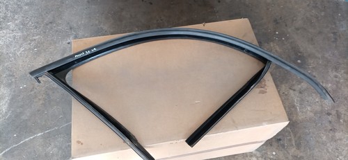 Rahmen Türscheibe Tür vorne rechts schwarz matt 3C4837432G Passat 3C B6 Variant