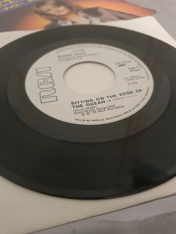 Bonnie Tyler - Sitting on the Edge of the Ocean 1979 PROMO 7" Japan RCA SS-3238 - Image 4 of 4
