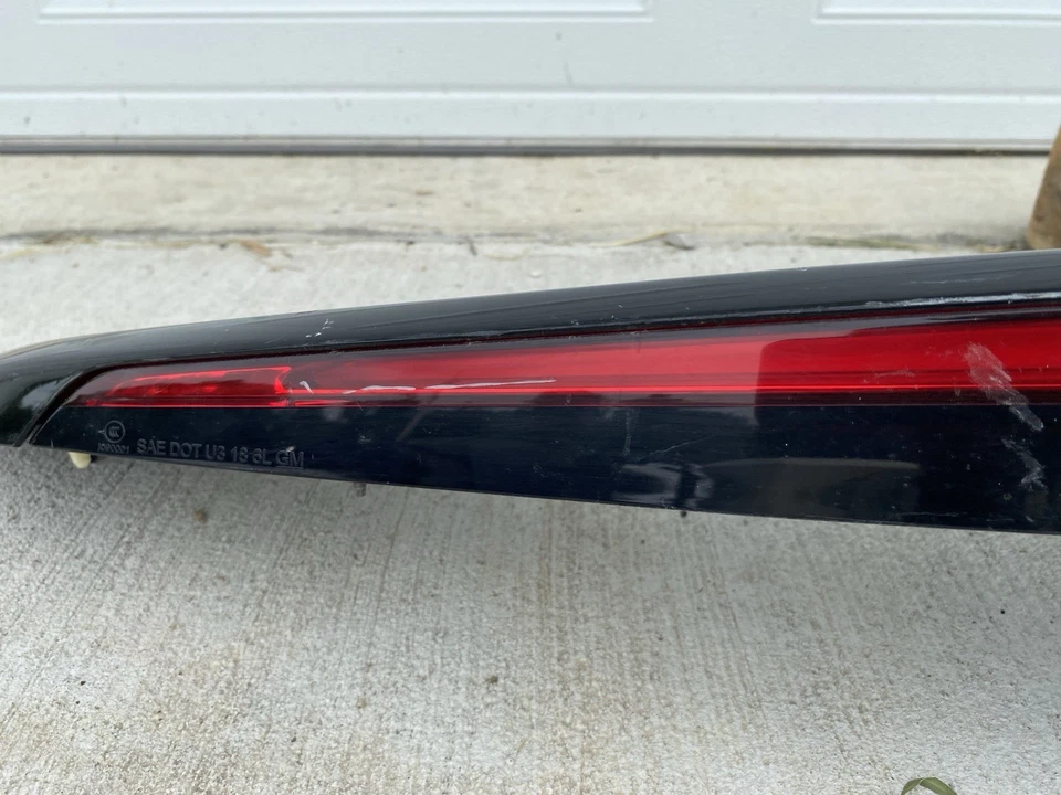 2018 2019 Cadillac XTS Spoiler w/ LED Third Brake Light w/ Camera 84308912 OEM Foto 4 de 4