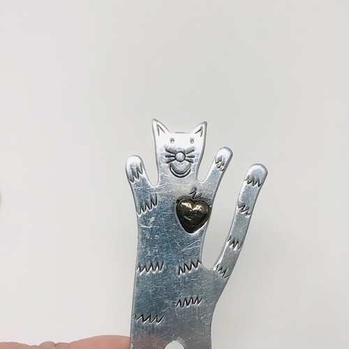 Replica MWS Mexico Pet Kitty Cat Heart Jumping Aluminum Silver Tone Brooch L37