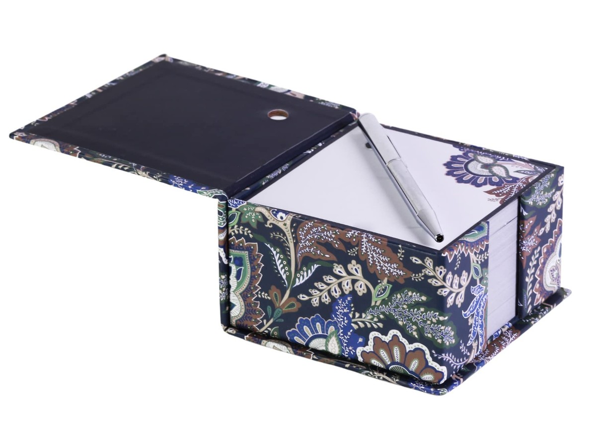 Vera Bradley Note Cube with 400 Blank Sheets and Black Ink  NWT Vera Bradley Merry Mischief Take Note Cube with Pen main image 0
