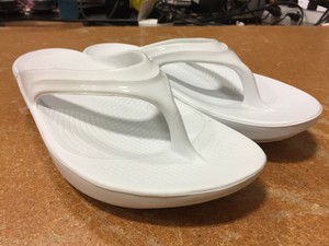 OOFOS Women's OOlala Recovery Sports Thong Sandals Flip Flop, White, SIZE 6 US | eBay