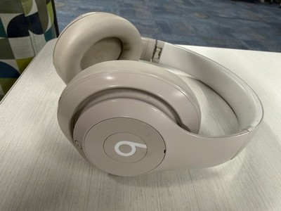Beats Studio3 Wireles Headphones Matte Sand comes with No box, and no charger