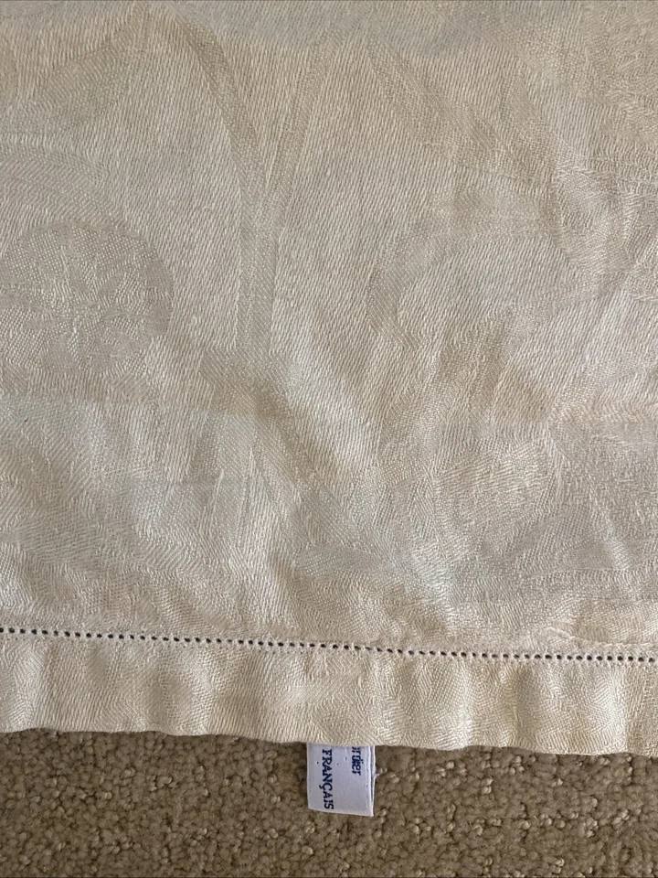 Le Jacquard Francais Cream 100% Linen Jacquard Tablecloth 63" x 117" - Image 2 of 4