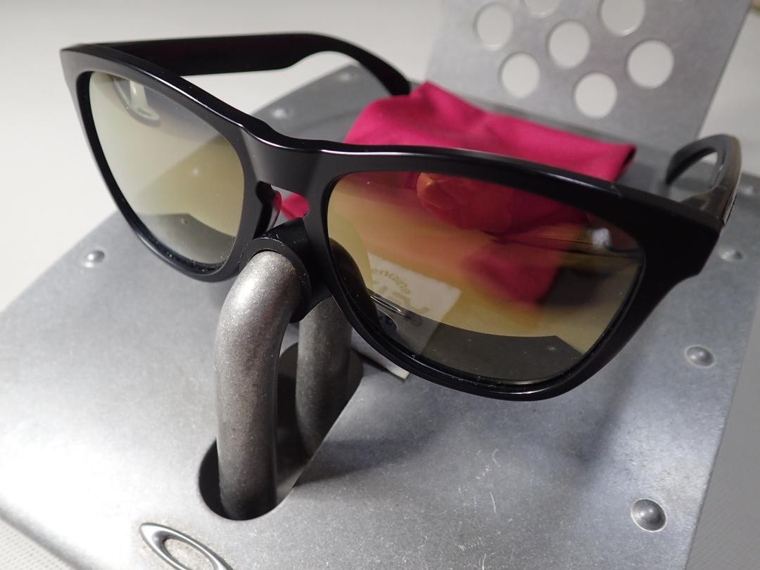 Oakley Frogskin Matte Black Polarized Sunglasses Asian Fit