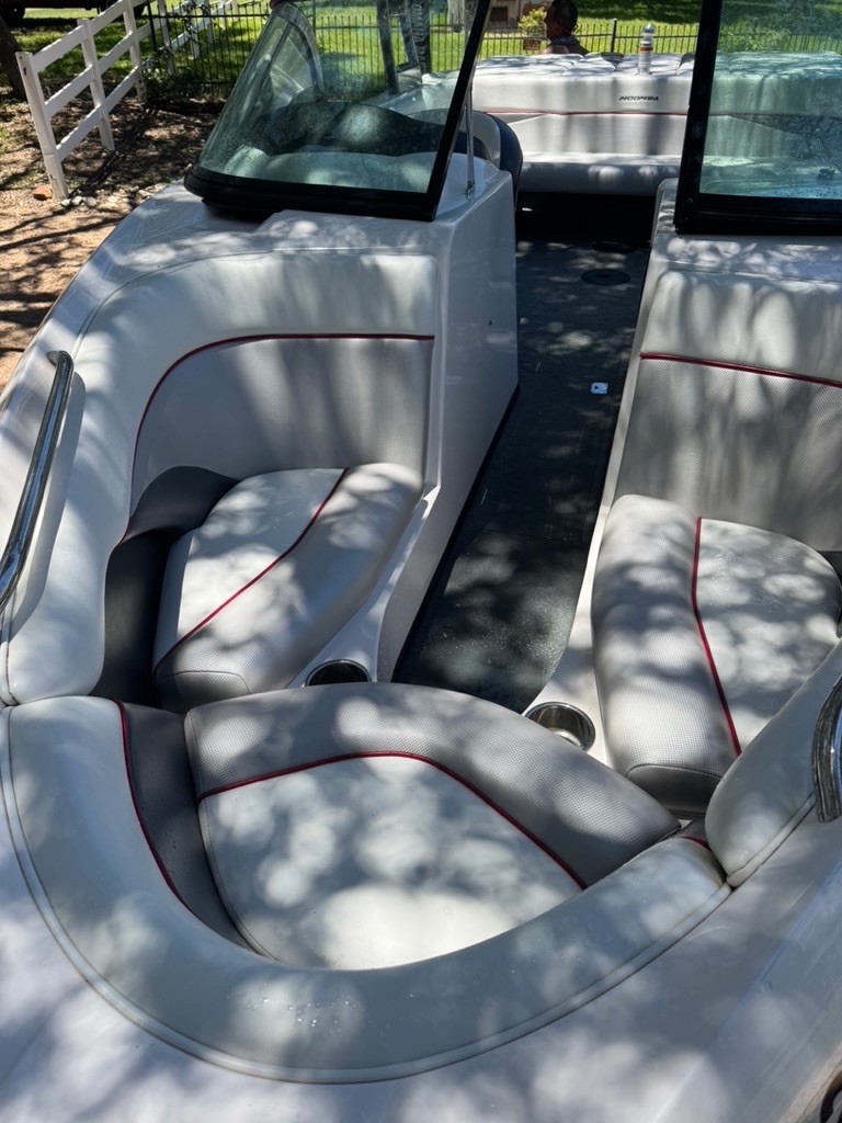 2014 Moomba Outback V  Wakeboard  Family Ski boat