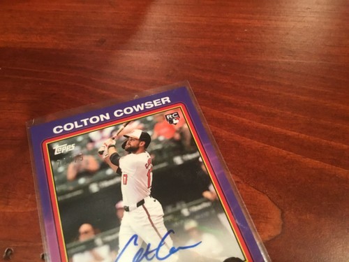 2024 Topps X Chris Berman Boomer's BB Colton Cowser RC púrpura/25 autógrafo 94A - Imagen 2 de 5