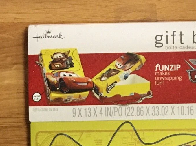 HALLMARK Disney Pixar Cars Caja de Regalo Funzip 9" x 13" x 4" Nuevo Sellado RARO 2008 Foto 3 de 3