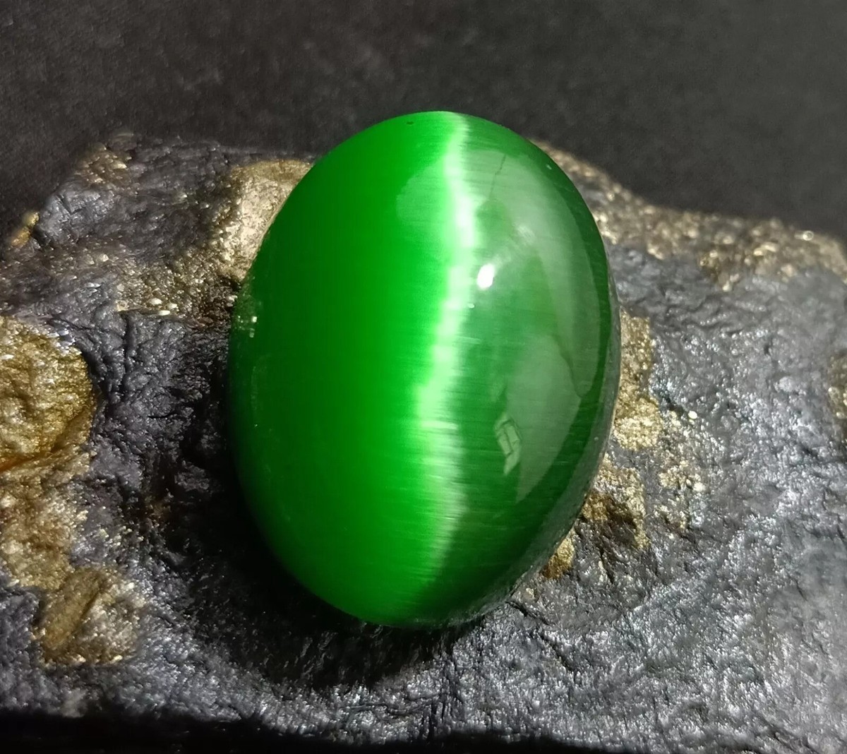 Ct NATURAL BRAZILIAN Green Cat Eye Oval Cut Loose Certified GEMSTONE