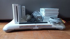 Nintendo Wii White  5 Games  Wii Fit Platform  Controller  Nunchuk