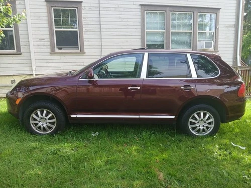 2005 Porsche Cayenne Image 1 of 2