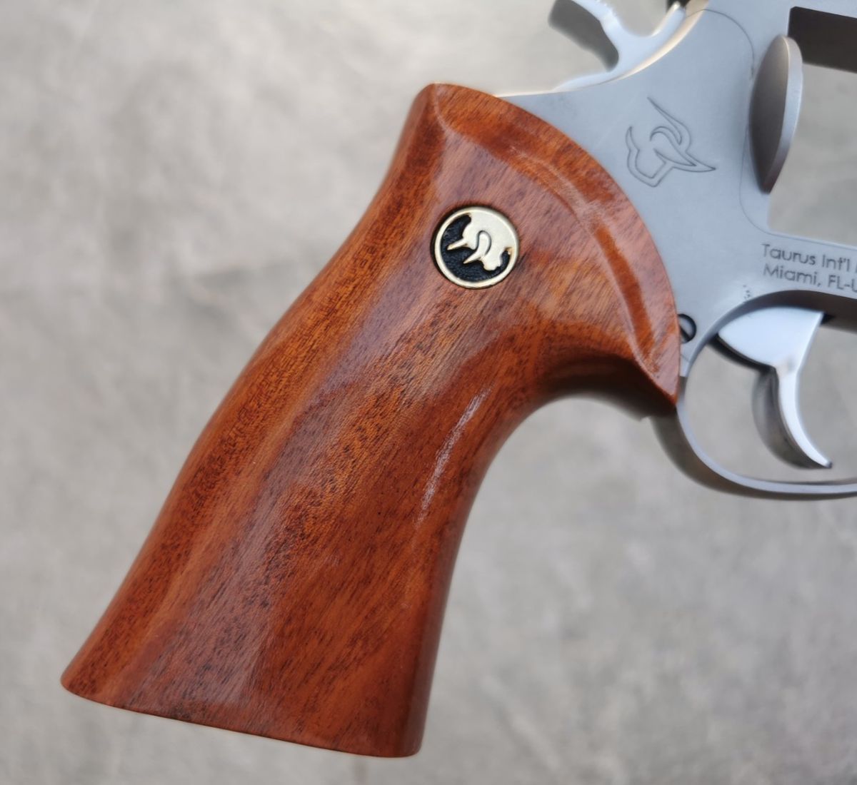 TARGET GRIPS FOR TAURUS TRACKER JUDGE FIT MODEL 627 617 692