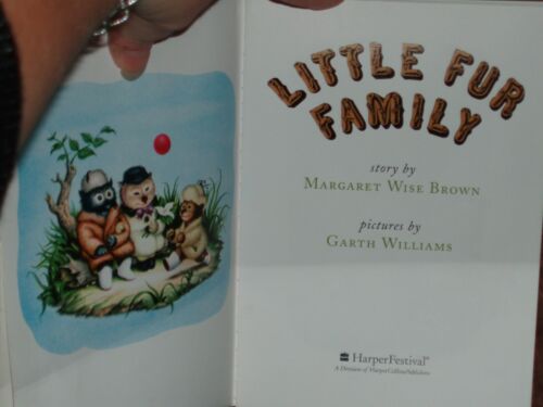 Rare LITTLE FUR FAMILY Margaret Wise Brown FAUX FUR COVER Hardback Book 8" x 6" - Afbeelding 1 van 4
