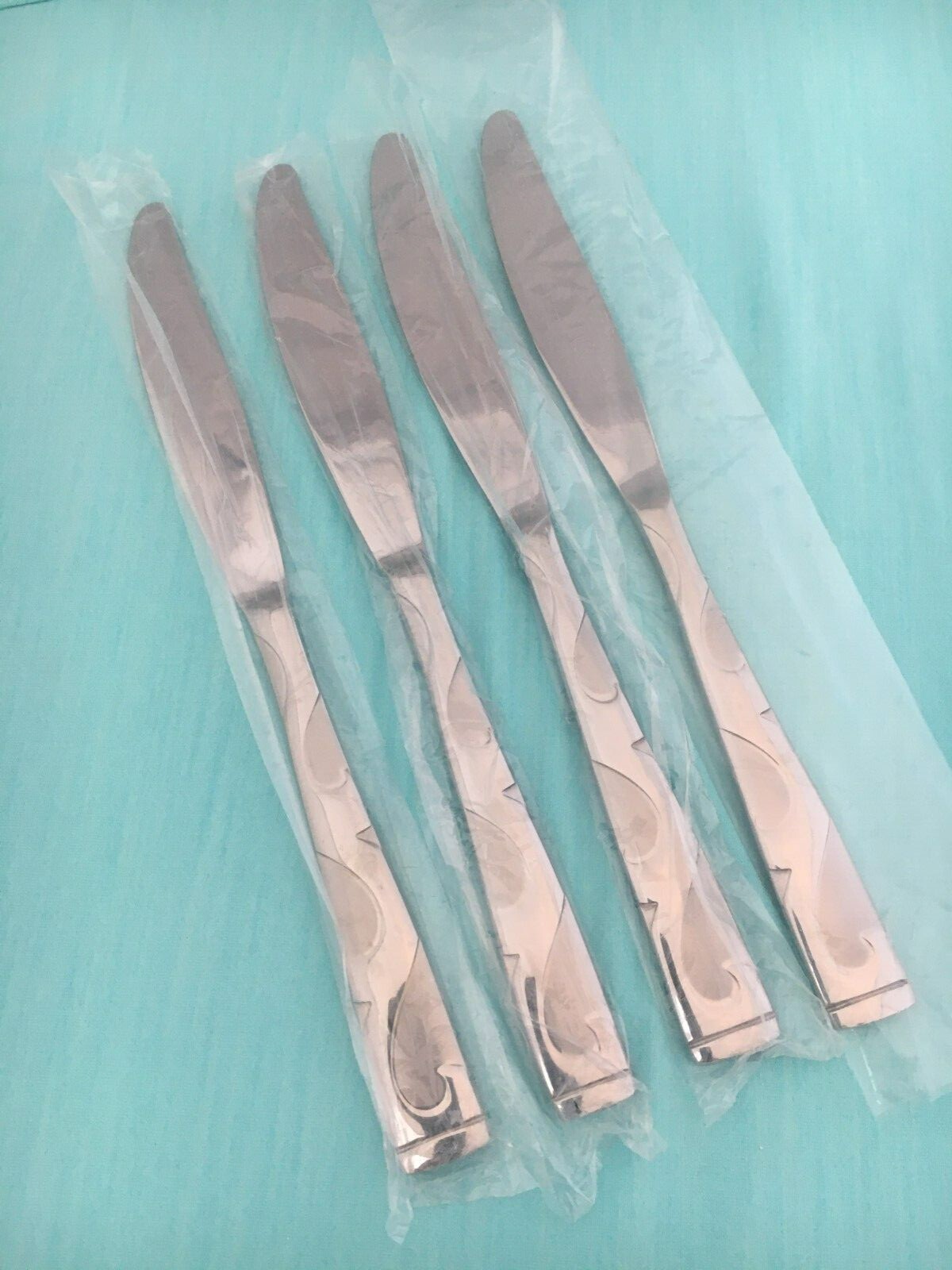 New TUSCANY 4 Dinner Knives Oneida Stainless Flatware 9 1/2" eBay