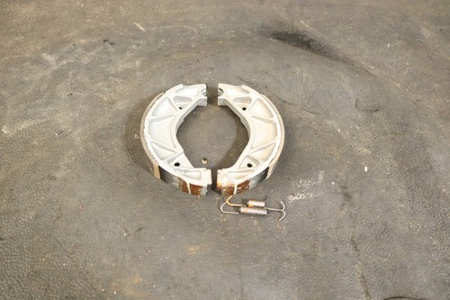 2014 YAMAHA ZUMA 125 YW125 BRAKE SHOE SET 5ML-XF533-00-00 - Picture 2 of 9