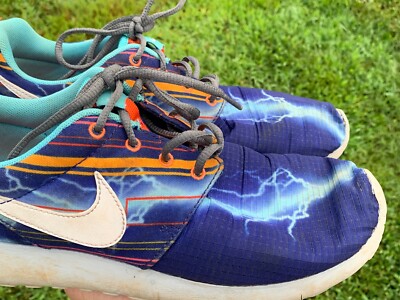 NIKE Roshe Run Print 677782-401 SZ 7 LIGHTENING STRIKE Print Roshe