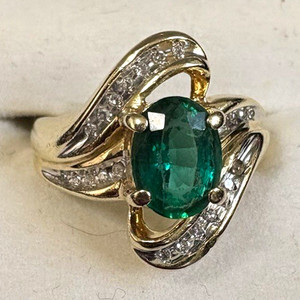10K Yellow Gold Oval Green Emerald & Diamond Accent Prong Set Ring Size 6