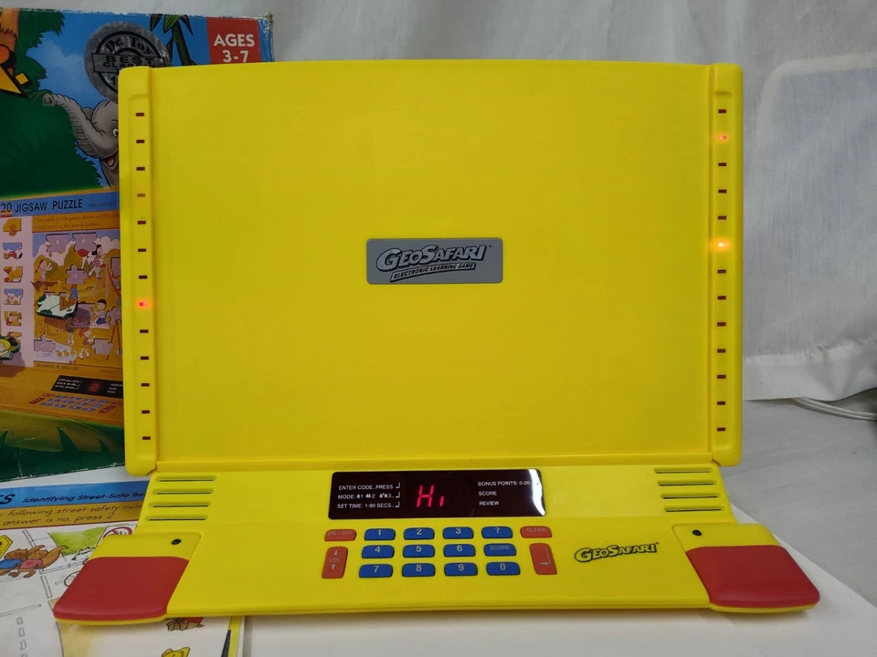 GeoSafari Jr EI-8855 Electronic Learning Game Unit w/ 10 Cards - Image 2 of 4