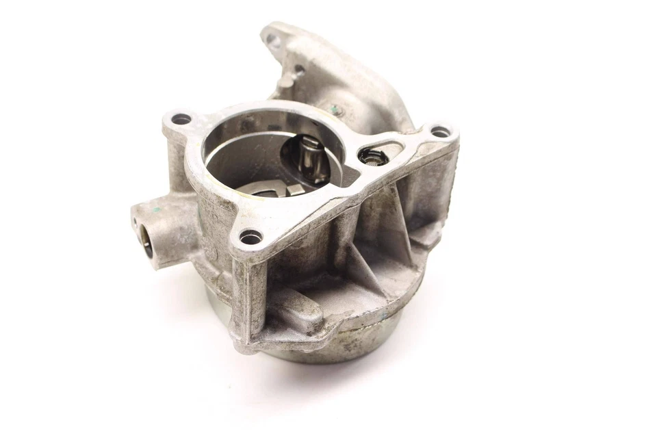 AUDI S3 2008-2011 2,0 L - Bomba de vacío 06H145100AB Foto 3 de 4