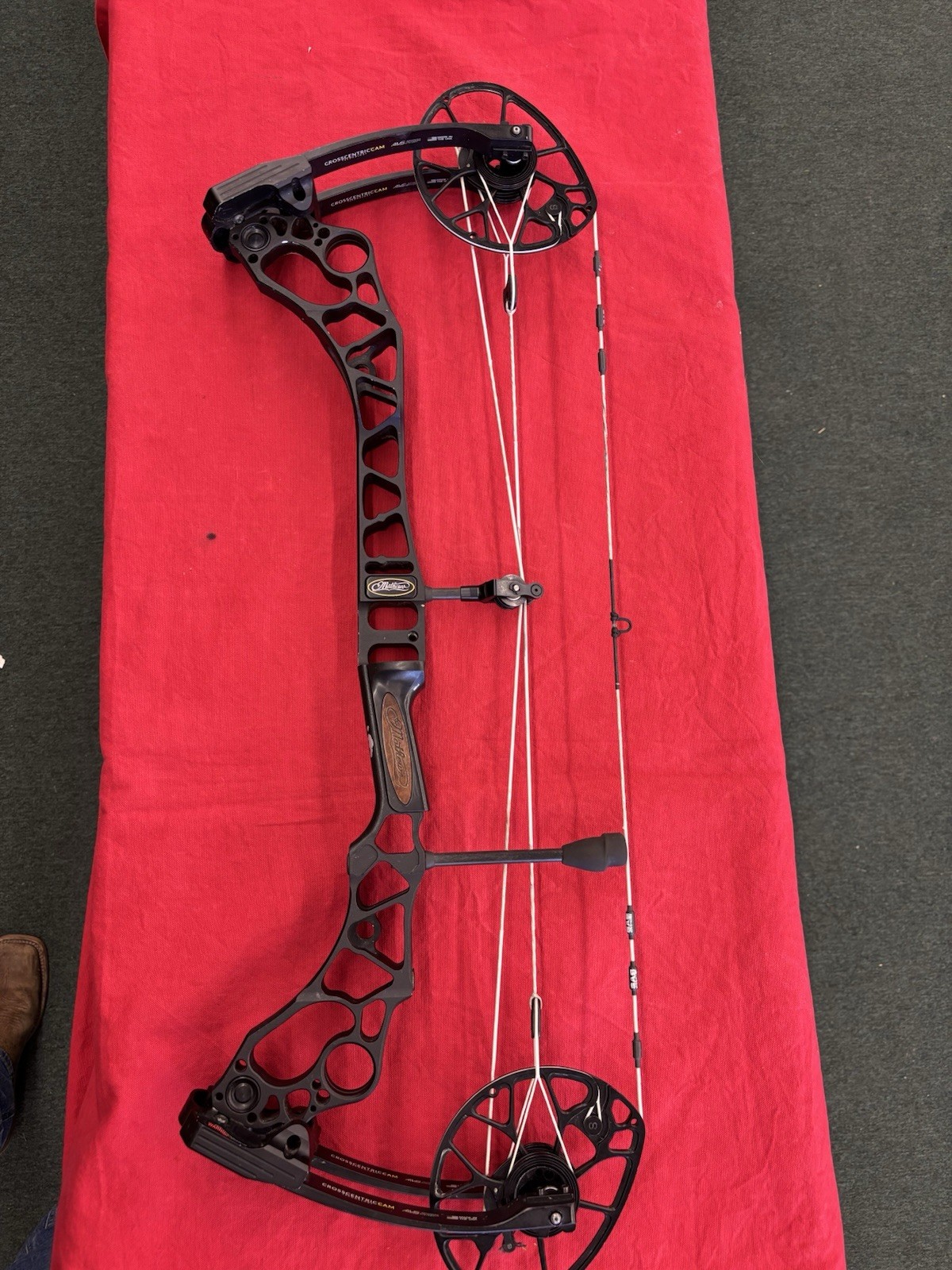 Mathews Halon 6 | 30 ATA | 70LB | 30’ Draw length