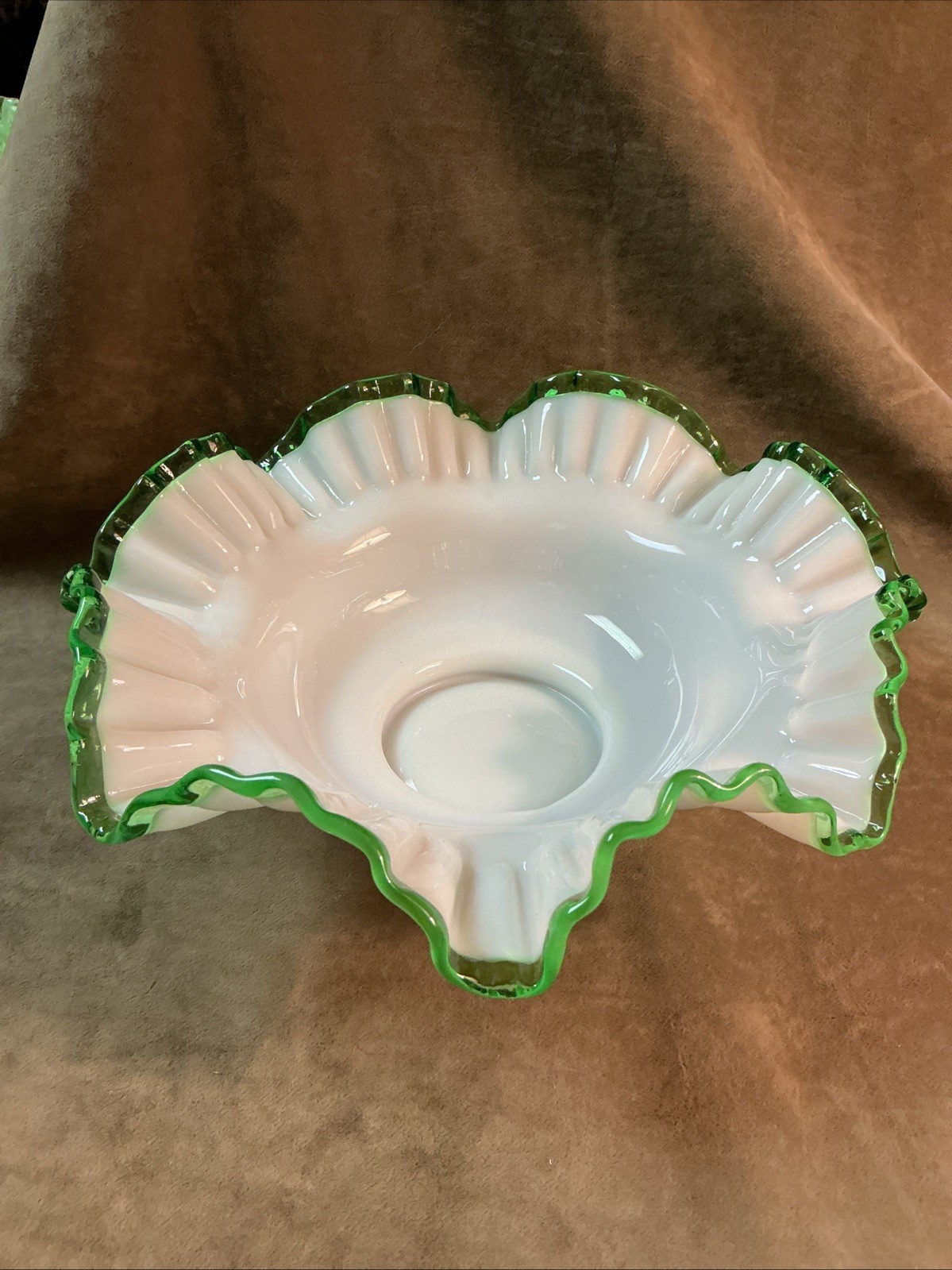 Rare 1940s Fenton art Glass Emerald crest Crimped ruffled console bowl