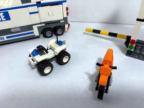 Lego City: Police:  Police Command Center 7743 (2008)