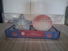 Star Fish and Shell Salt and pepper shakers-Beach-Lake-Swimming-Kitchen