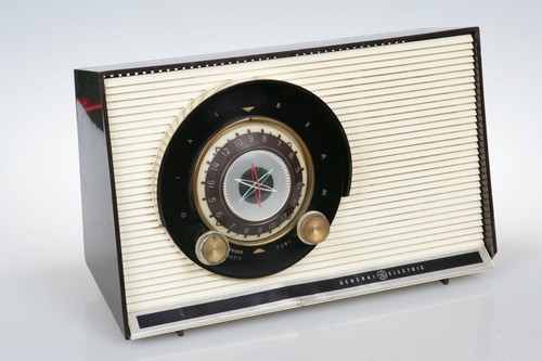 1957 GE Atomic Dial Beam Tube Radio "Leave It To Beaver" Model 860 WORKS Great! 