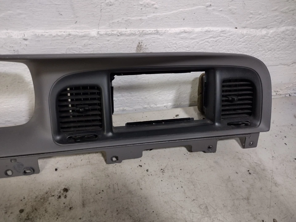 Bisel de tablero Ford Crown Victoria Grand Marquis 1998-2011 3W73-54044D70-ACW gris Foto 2 de 3