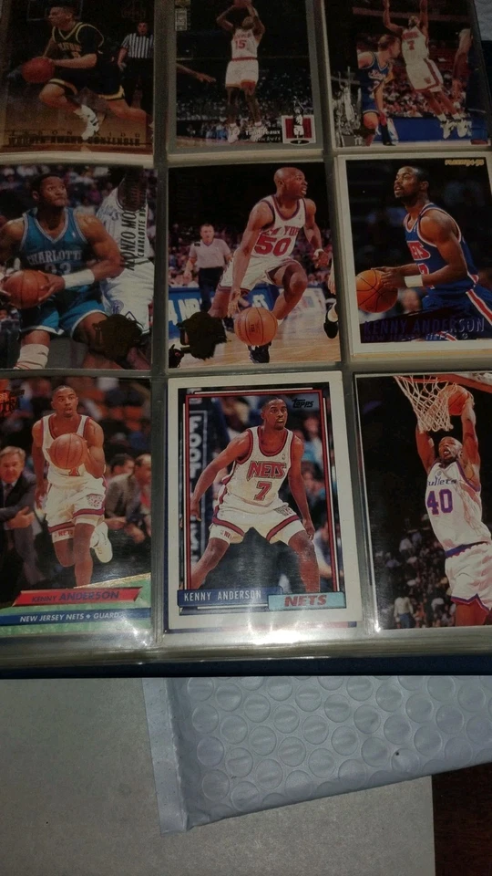 Album Binder And Card Lot 250+ Vintage Late 80s Early 90s NBA Basketball CARDS  - Image 3 of 4