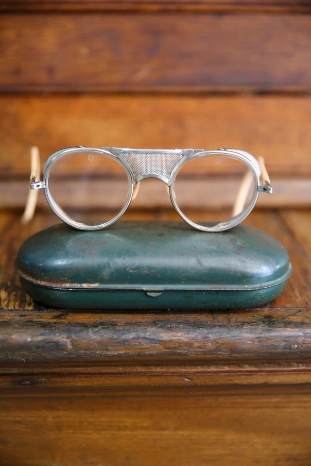 Gafas de sol de seguridad vintage Bausch Lomb para motocicleta 1940 Segunda Guerra Mundial con estuche de metal Foto 2 de 4