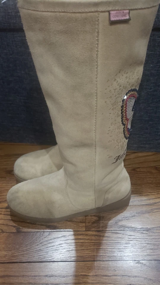 Bota alta de cuña ligera para mujer Juicy Couture Butterfly de segunda mano talla 6 Foto 3 de 4