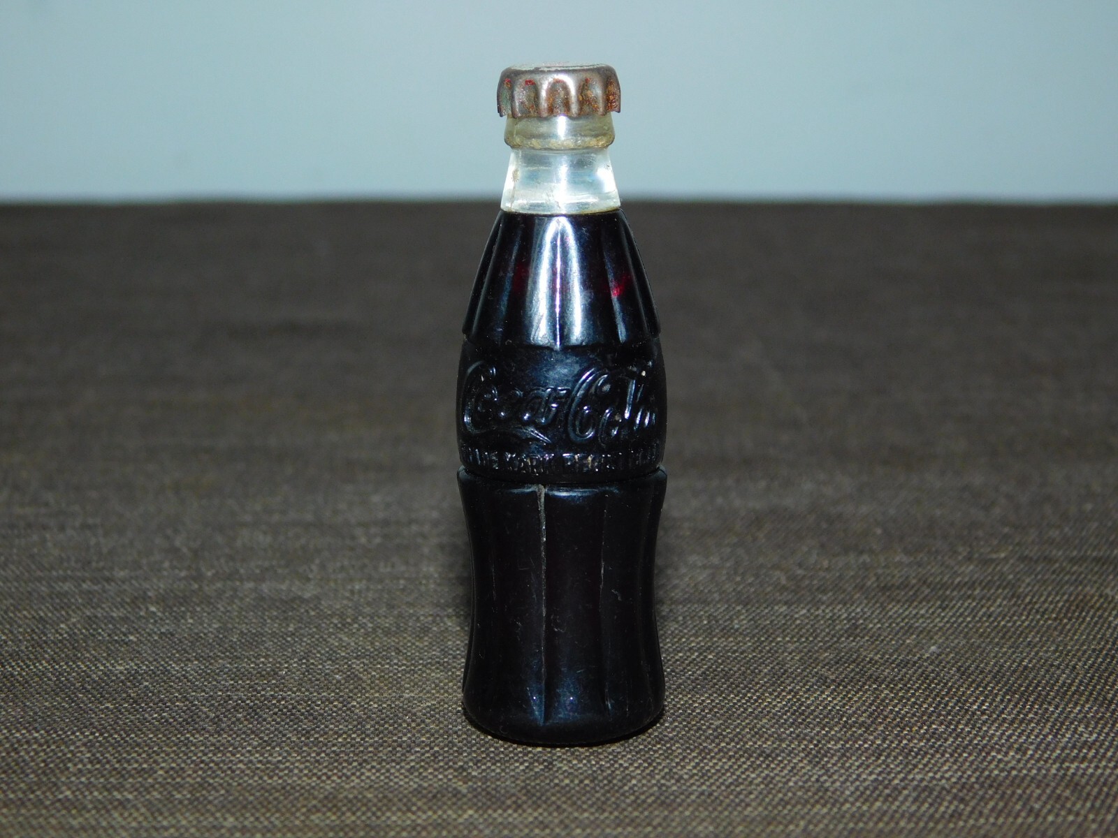 VINTAGE 2 1/2" HIGH DRINK COCA COLA PLASTIC BOTTLE CIGARETTE LIGHTER