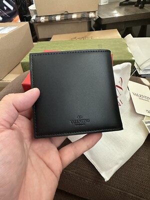 NWB Valentino Garavani Bifold Men's Wallet P0577LVN 0NI NERO NWB Valentino Garavani Bifold Men's Wallet P0577LVN 0NI NERO