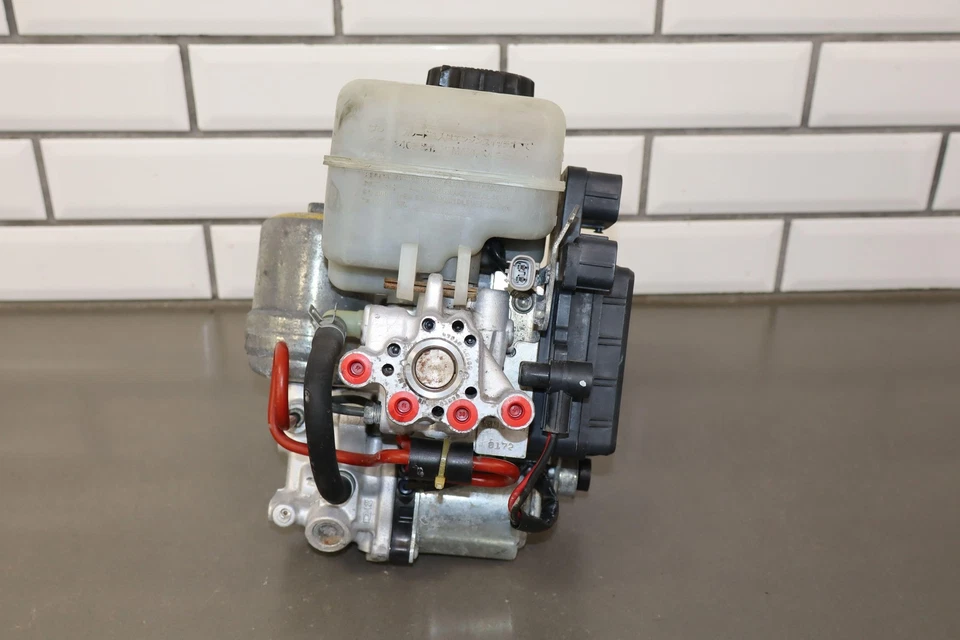 Lexus GX470 2003-2009 refuerzo de freno eléctrico - depósito maestro - tapa Foto 2 de 4