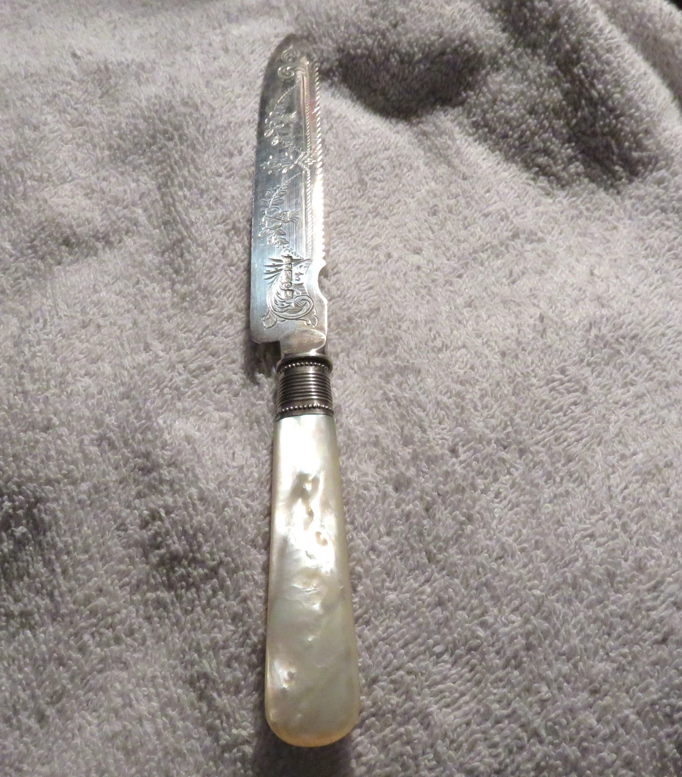 Old Silverplate Serrated Bread Knife MOP Mother of Pearl Handle
