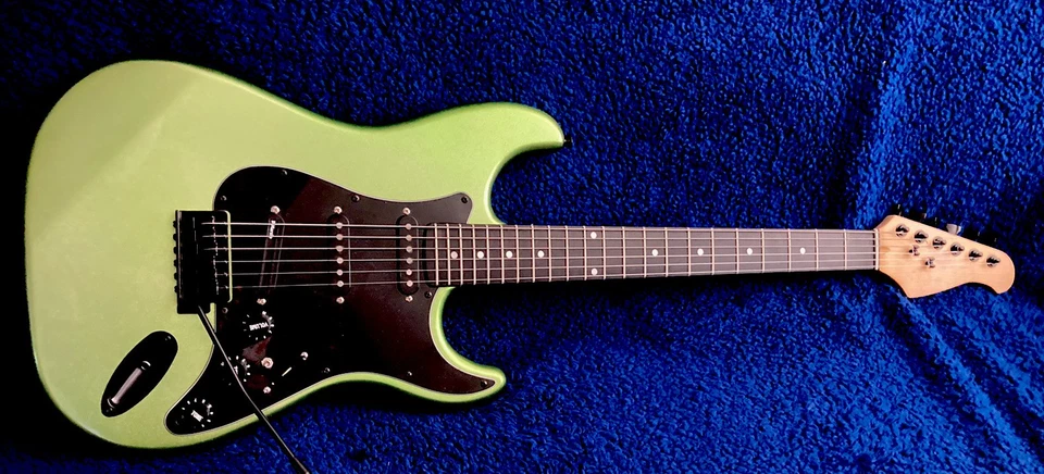 Strat Copy, 2022, Alder Body, Serious PRO Upgrades, DiMarzio, Hipshot… - Image 4 of 4