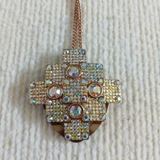 Cross motif rhinestone necklace