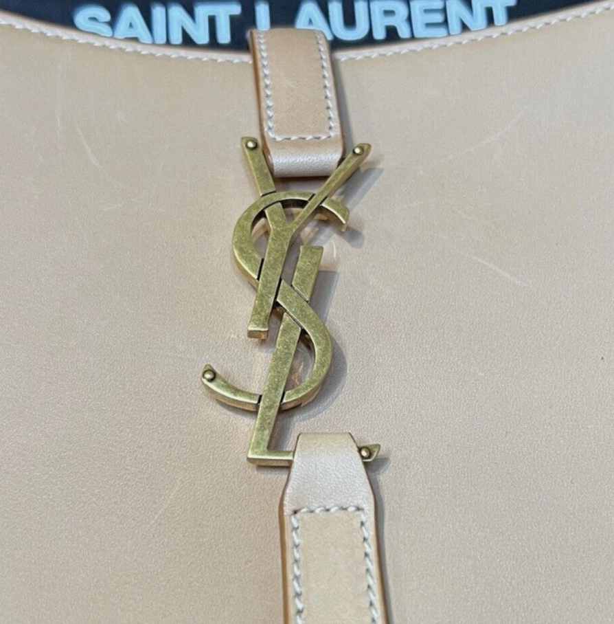 Borsa a tracolla Saint Laurent Le 5 À 7 in pelle liscia beige scuro