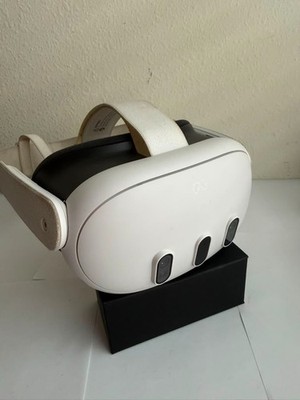 Meta Quest 3 128GB VR Headset ONLY Fully Functional Great Condition Genuine