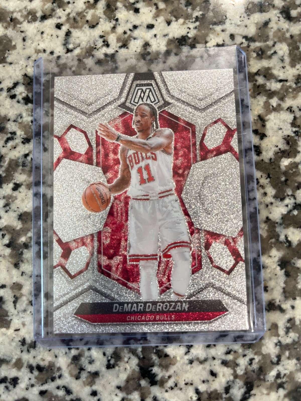 2023-24 Panini Mosaic DeMar DeRozan Glitter Prizm #82 Bulls