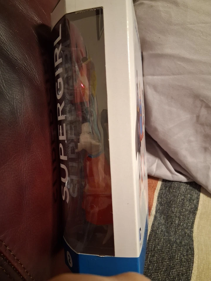 DC Collectibles - SUPERGIRL Action Figure - Darwyn Cooke Designer Series Mint  - Image 3 of 4