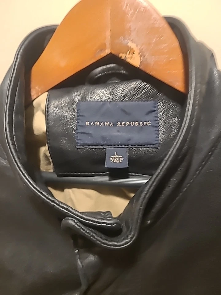 Banana Republic 皮革夹克,尺寸 L,黑色 — 第 2/4 张图片