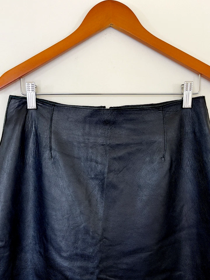 VTG BCBG Max Azria Womens Y2K 100% Leather Skirt Sz 8 Black Lined Soft Chic Edge - Image 3 of 4