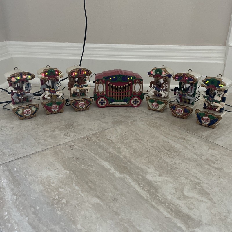 Mr. Christmas Holiday Carousel Lighted Musical Horse & Circus Animals 21 Carols
